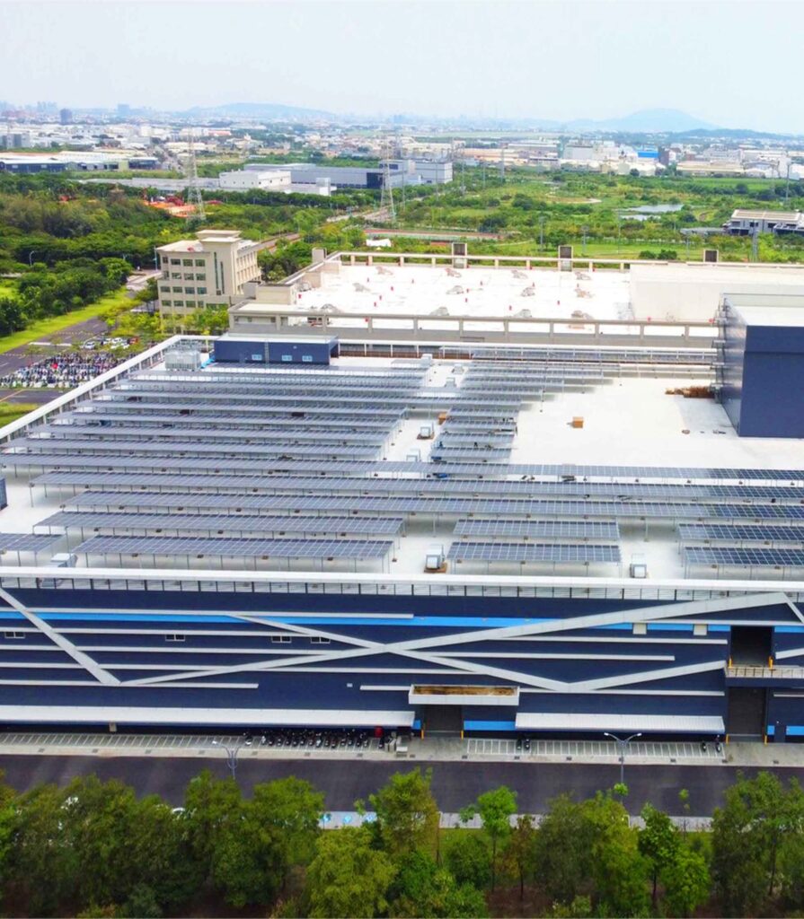 太陽能專家會在事前就幫你確認你的屋頂是否適合裝太陽能板